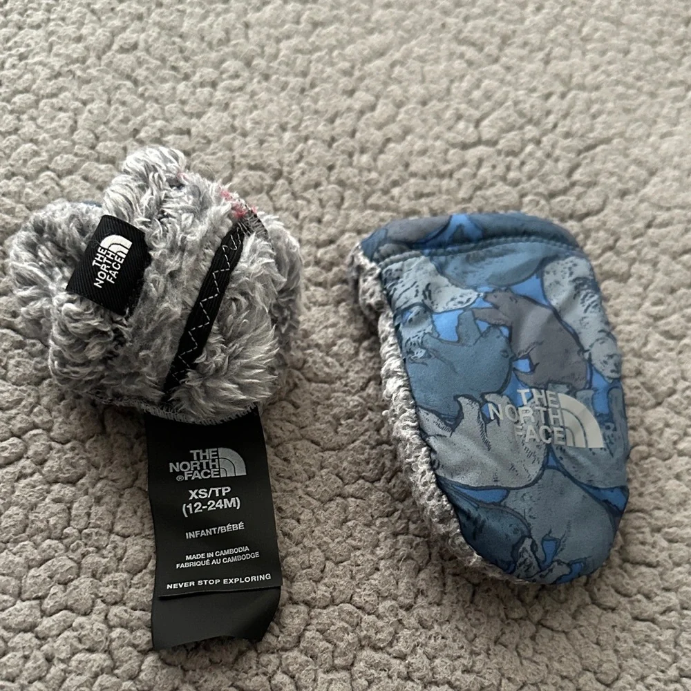 The North Face Kids Blue Camo Fleece Mittens